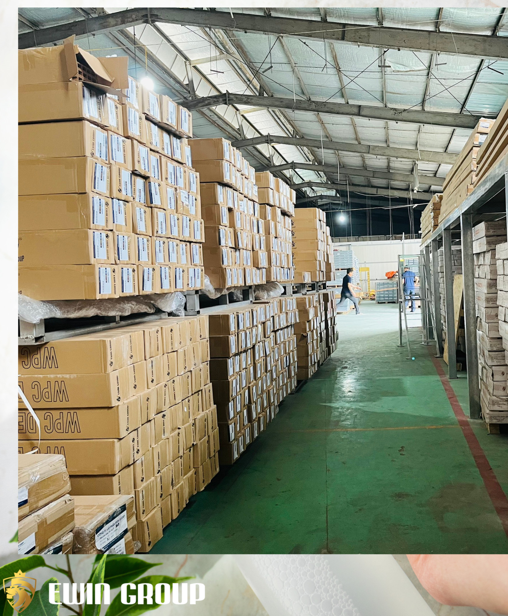 Kho hàng sàn gỗ nhựa ngoài trời của EWIN