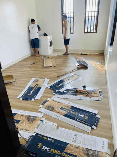 Hướng dẫn thi công sàn nhựa hèm khóa King-floor chuẩn quy trình chuyên nghiệp