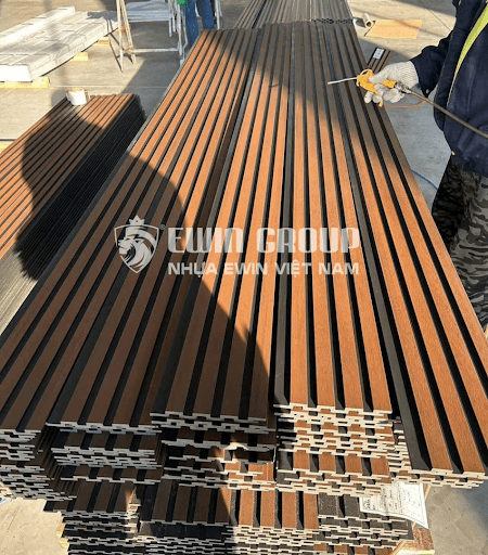 Chọn màu gỗ nhựa phù hợp cho công trình