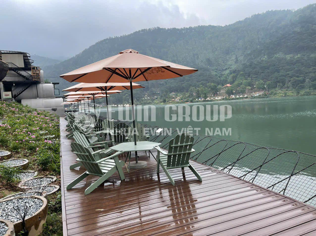 Sàn gỗ nhựa ngoài trời bao nhiêu tiền 1m2? Cập nhật mới nhất